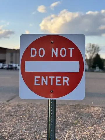 Red circular DO NOT ENTER sign with a white horizontal bar